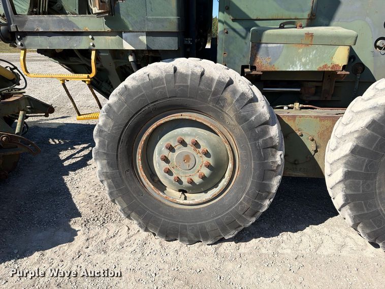 image for item ER3454 1983 Caterpillar 130G MIL motor grader