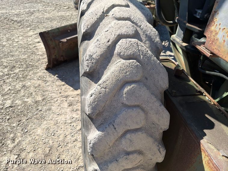image for item ER3454 1983 Caterpillar 130G MIL motor grader