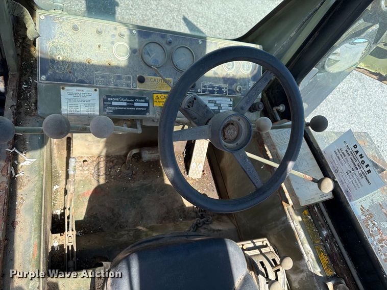 image for item ER3455 1985 Grove RT41AA crane