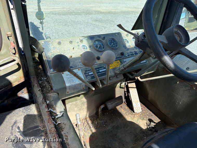 image for item ER3455 1985 Grove RT41AA crane