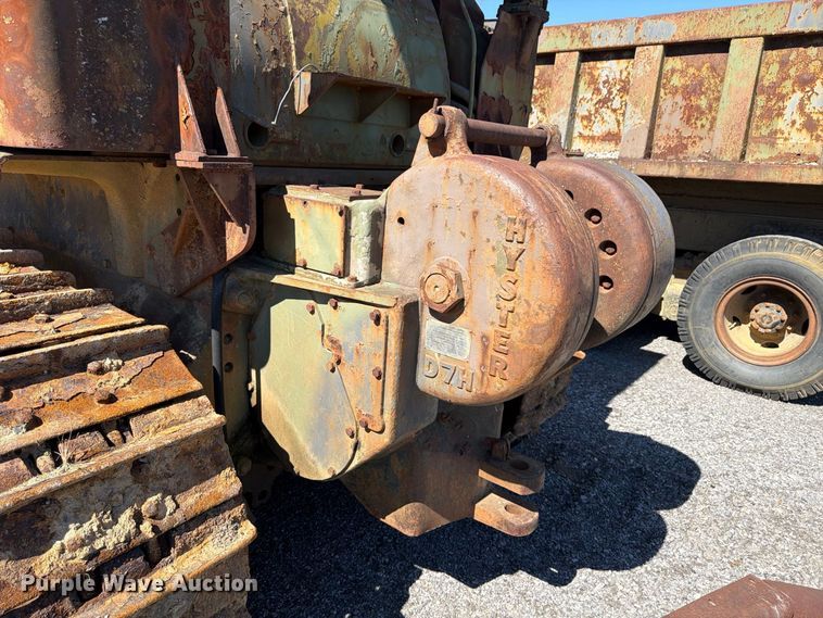 image for item ER3456 1966 Caterpillar D7E dozer