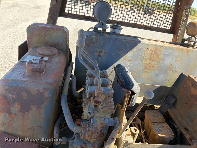 image for item ER3456 1966 Caterpillar D7E dozer