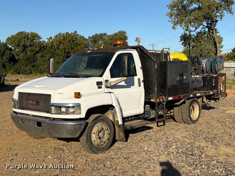 image for item ER3463 2006 GMC C5500 flatbed truck