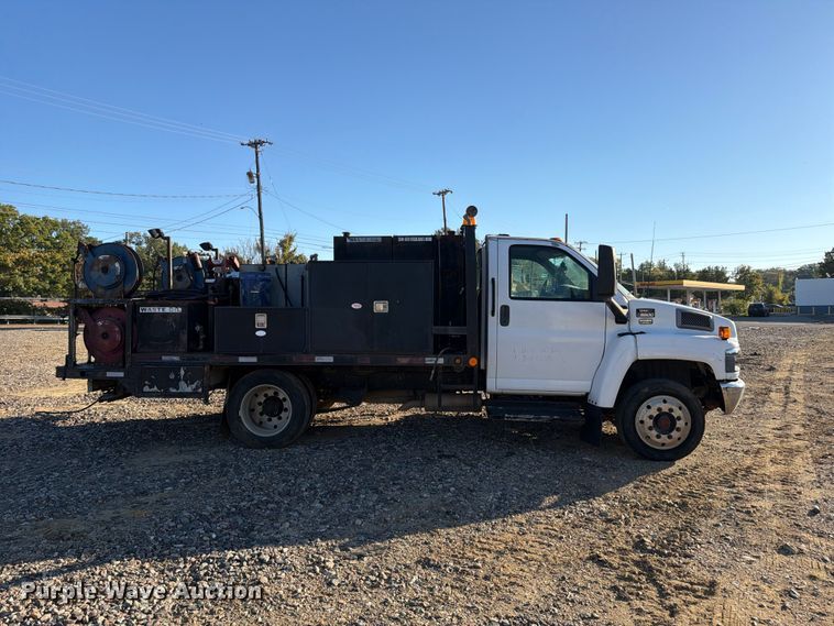 image for item ER3463 2006 GMC C5500 flatbed truck