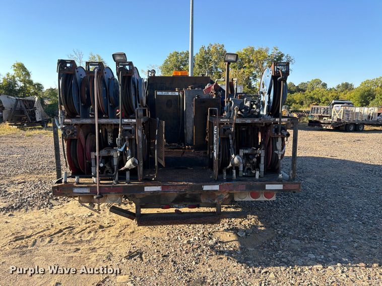 image for item ER3463 2006 GMC C5500 flatbed truck