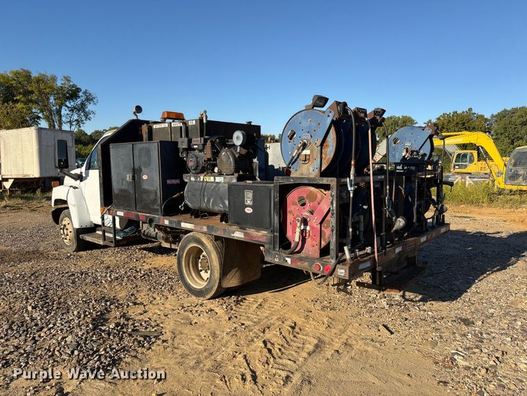image for item ER3463 2006 GMC C5500 flatbed truck