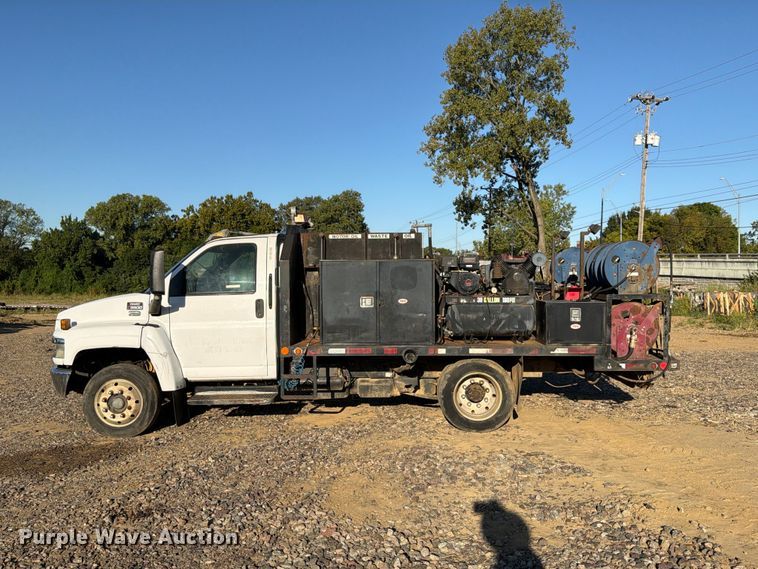 image for item ER3463 2006 GMC C5500 flatbed truck