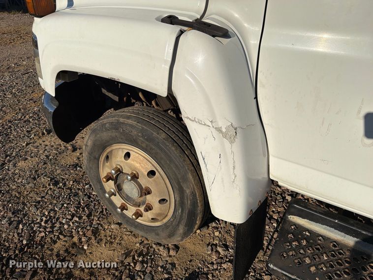 image for item ER3463 2006 GMC C5500 flatbed truck
