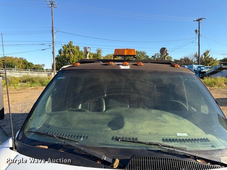 image for item ER3463 2006 GMC C5500 flatbed truck