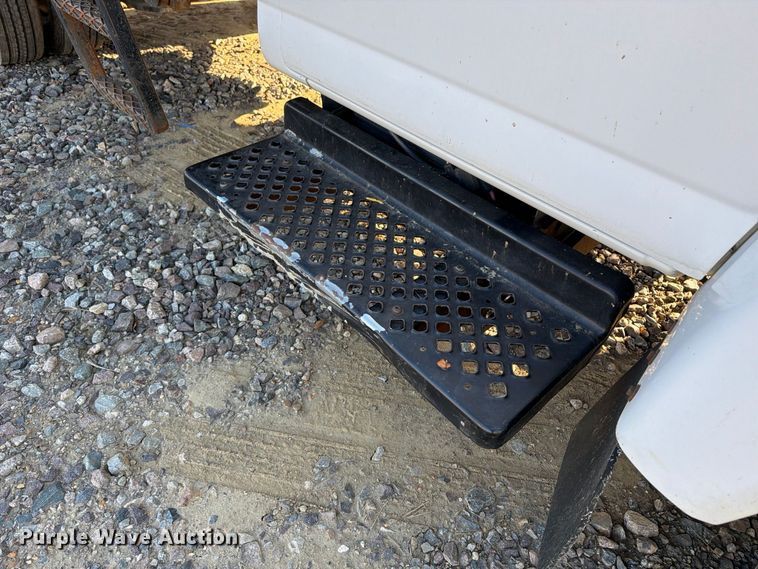 image for item ER3463 2006 GMC C5500 flatbed truck