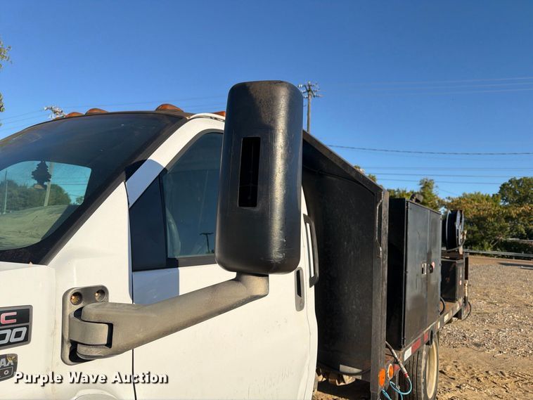 image for item ER3463 2006 GMC C5500 flatbed truck