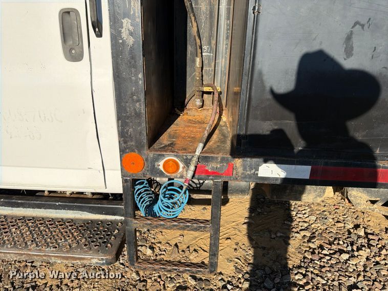 image for item ER3463 2006 GMC C5500 flatbed truck