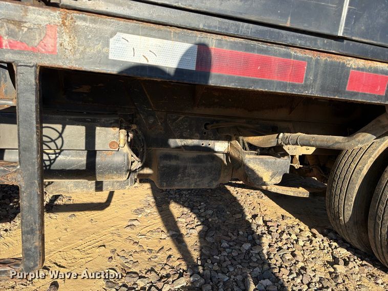 image for item ER3463 2006 GMC C5500 flatbed truck