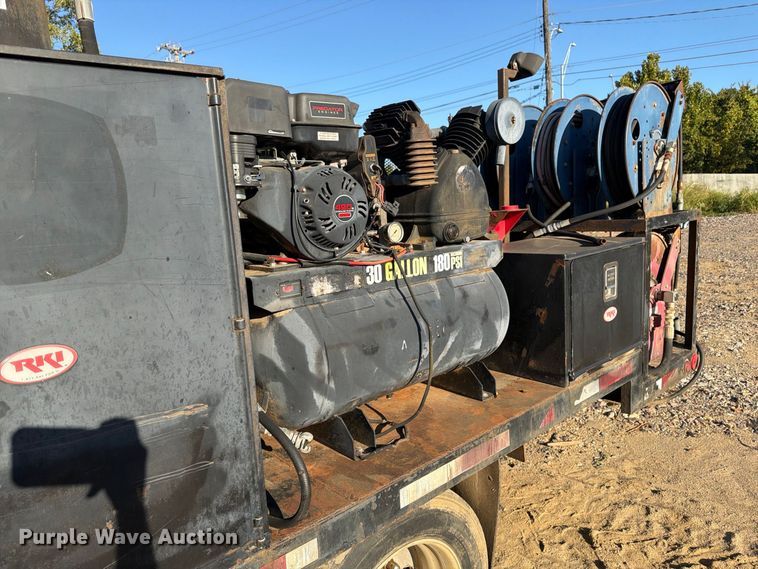 image for item ER3463 2006 GMC C5500 flatbed truck