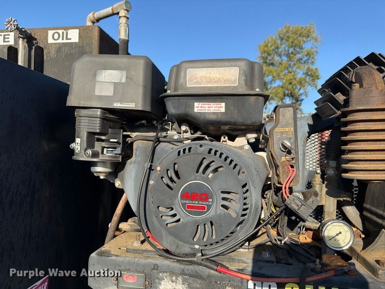 image for item ER3463 2006 GMC C5500 flatbed truck