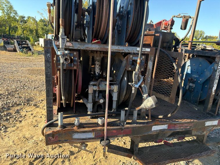 image for item ER3463 2006 GMC C5500 flatbed truck