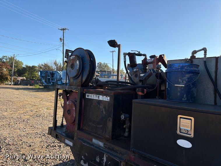 image for item ER3463 2006 GMC C5500 flatbed truck