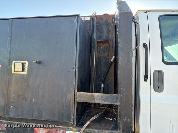 image for item ER3463 2006 GMC C5500 flatbed truck