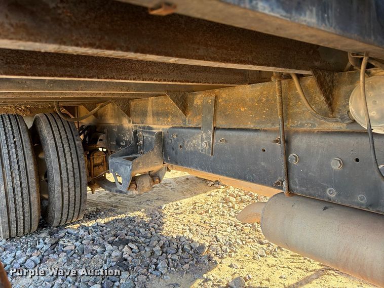 image for item ER3463 2006 GMC C5500 flatbed truck