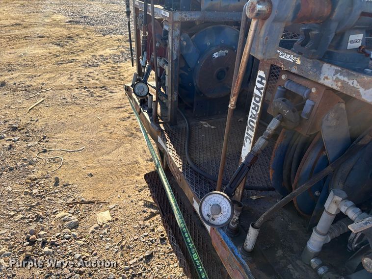 image for item ER3463 2006 GMC C5500 flatbed truck