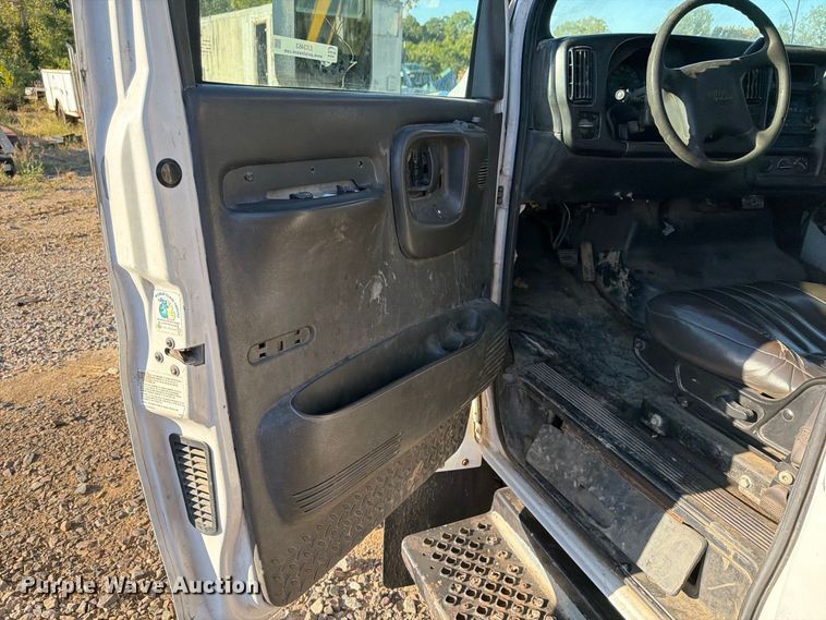 image for item ER3463 2006 GMC C5500 flatbed truck