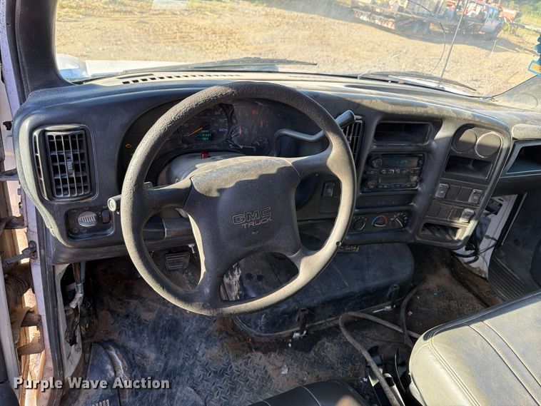 image for item ER3463 2006 GMC C5500 flatbed truck