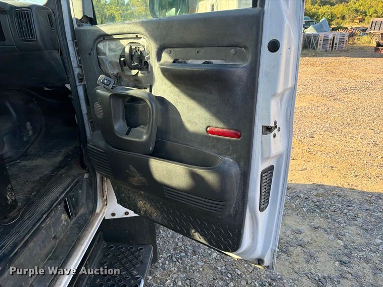 image for item ER3463 2006 GMC C5500 flatbed truck