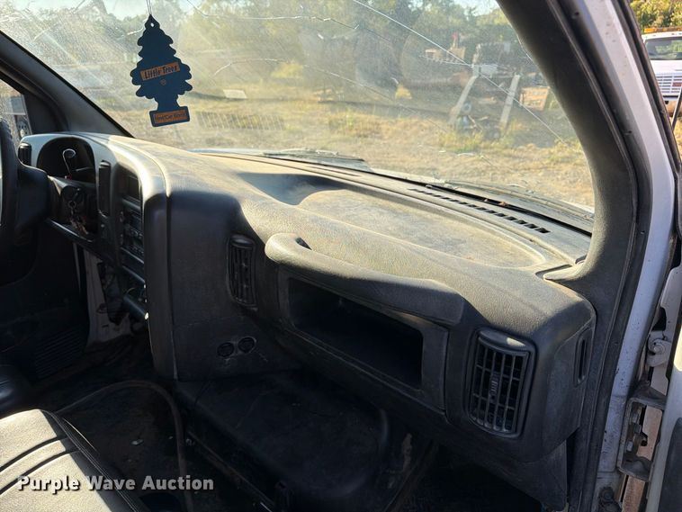image for item ER3463 2006 GMC C5500 flatbed truck