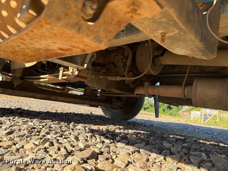image for item ER3463 2006 GMC C5500 flatbed truck