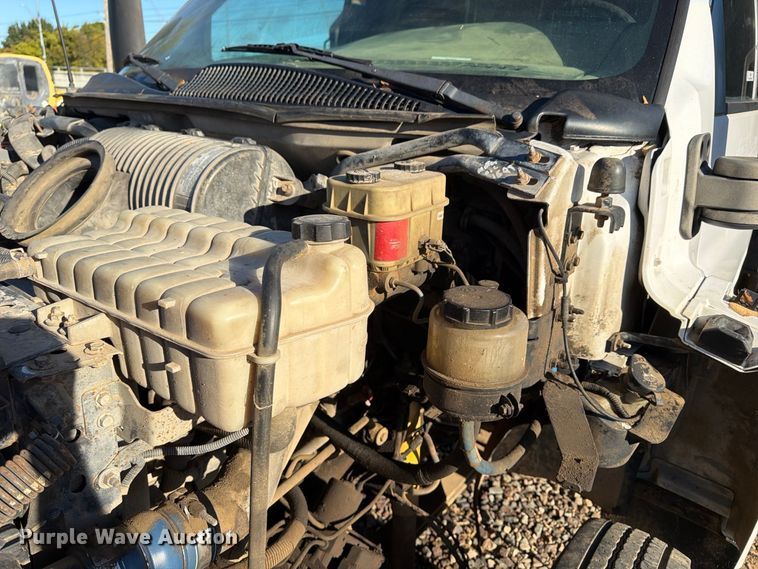 image for item ER3463 2006 GMC C5500 flatbed truck