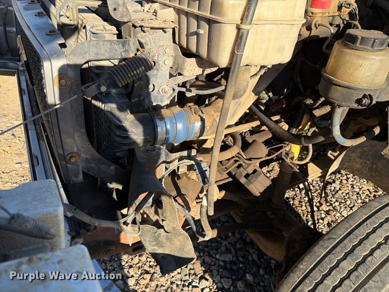 image for item ER3463 2006 GMC C5500 flatbed truck