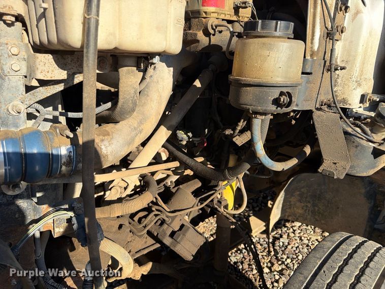image for item ER3463 2006 GMC C5500 flatbed truck