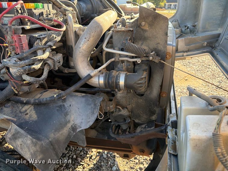 image for item ER3463 2006 GMC C5500 flatbed truck