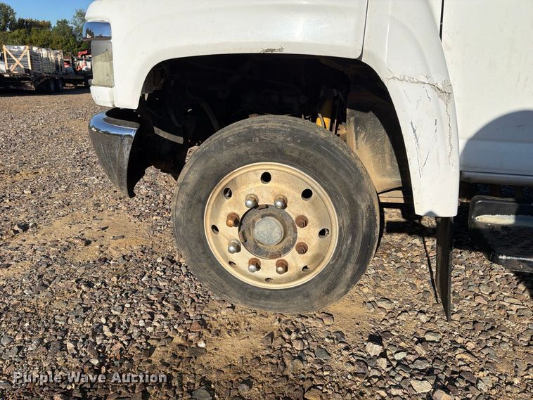 image for item ER3463 2006 GMC C5500 flatbed truck