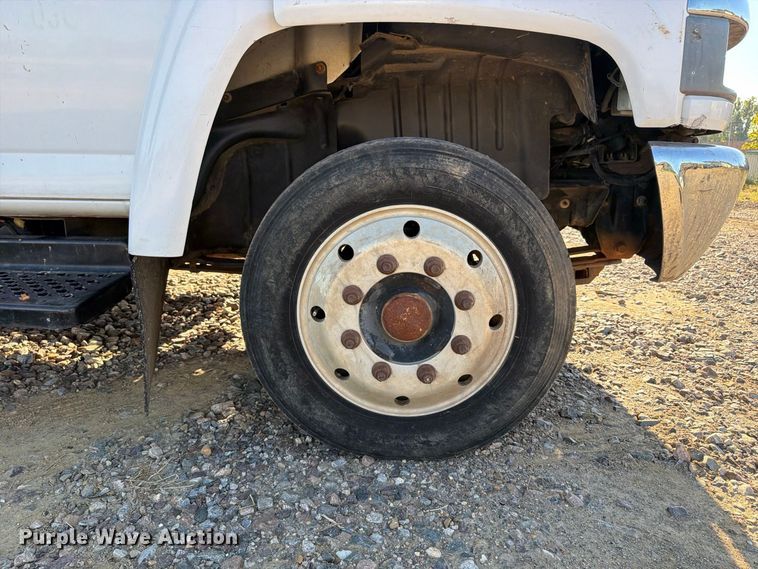 image for item ER3463 2006 GMC C5500 flatbed truck