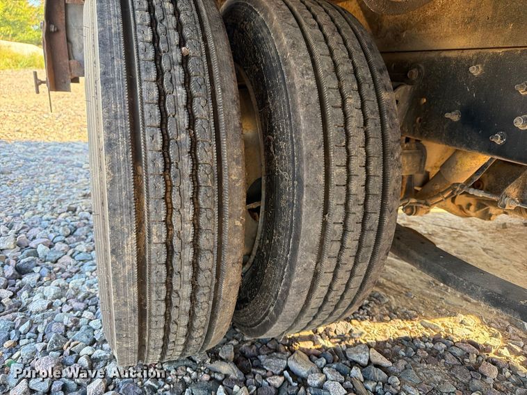 image for item ER3463 2006 GMC C5500 flatbed truck