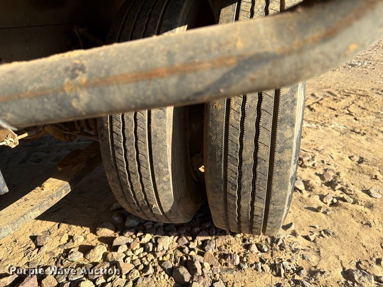 image for item ER3463 2006 GMC C5500 flatbed truck
