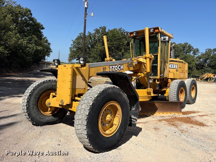 Photo of 1999 John Deere 770CH