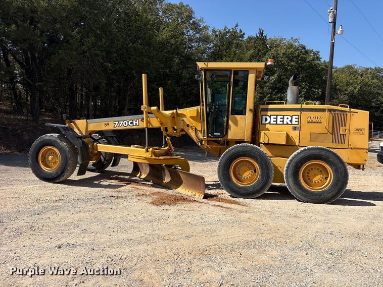 image for item ES8141 1999 John Deere 770CH motor grader