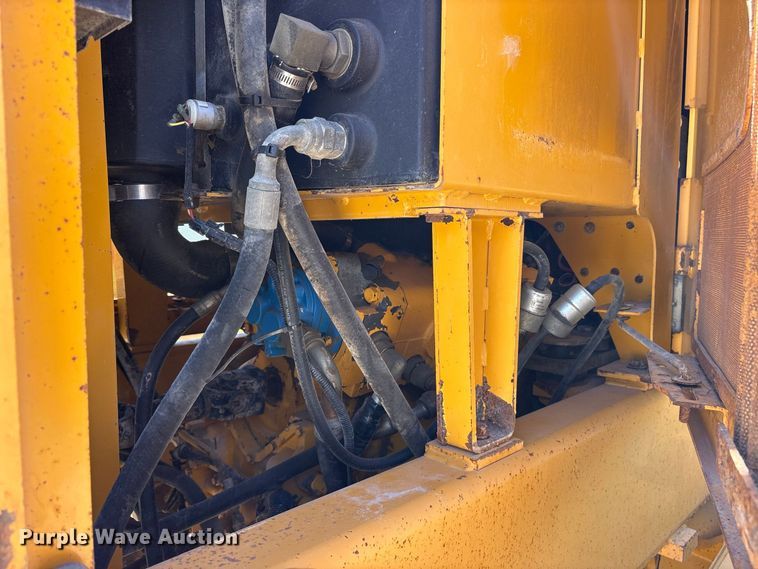 image for item ES8141 1999 John Deere 770CH motor grader