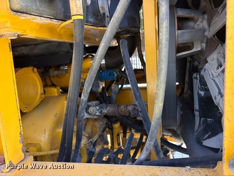 image for item ES8141 1999 John Deere 770CH motor grader