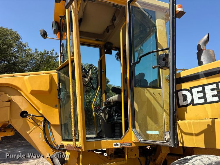 image for item ES8141 1999 John Deere 770CH motor grader