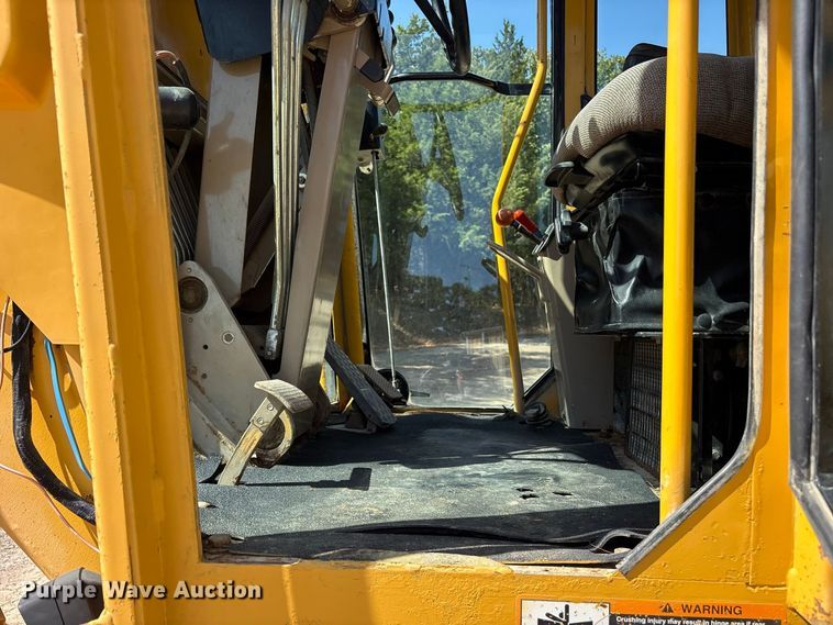 image for item ES8141 1999 John Deere 770CH motor grader