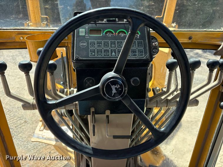image for item ES8141 1999 John Deere 770CH motor grader