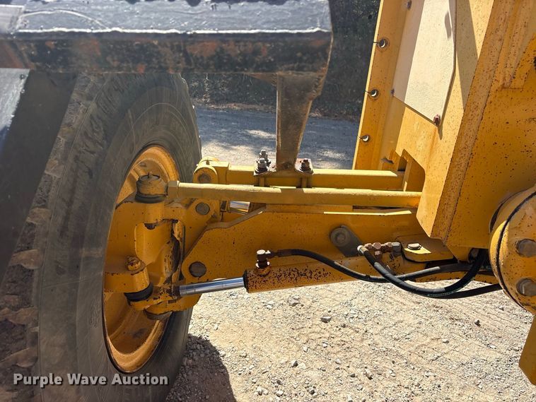 image for item ES8141 1999 John Deere 770CH motor grader