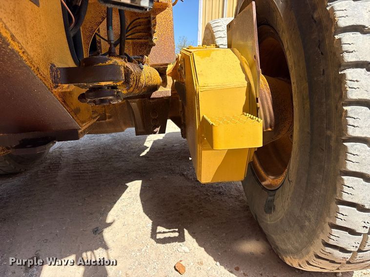 image for item ES8141 1999 John Deere 770CH motor grader