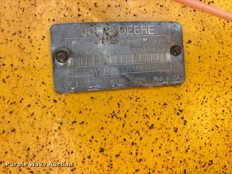 image for item ES8141 1999 John Deere 770CH motor grader