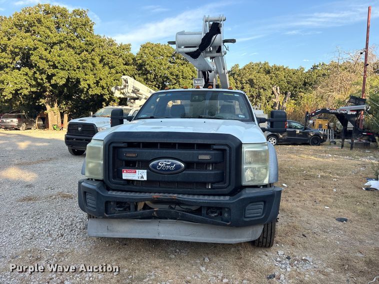 image for item ES8181 2012 Ford F550 Super Duty bucket truck