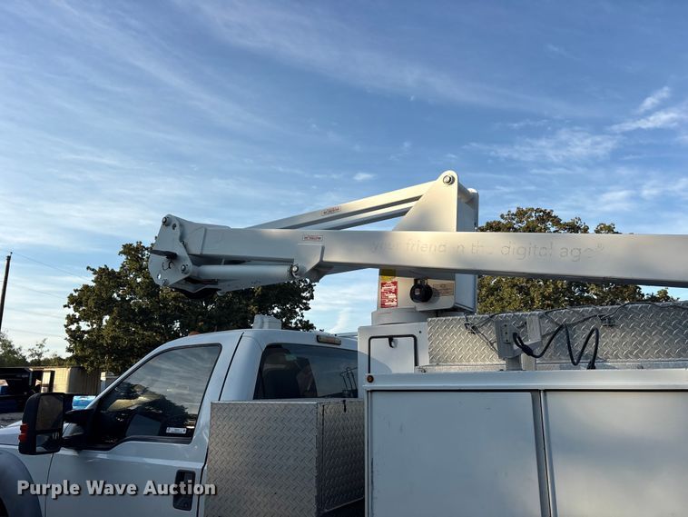 image for item ES8181 2012 Ford F550 Super Duty bucket truck
