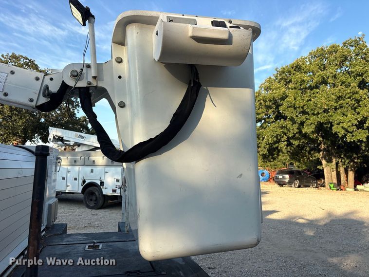 image for item ES8181 2012 Ford F550 Super Duty bucket truck